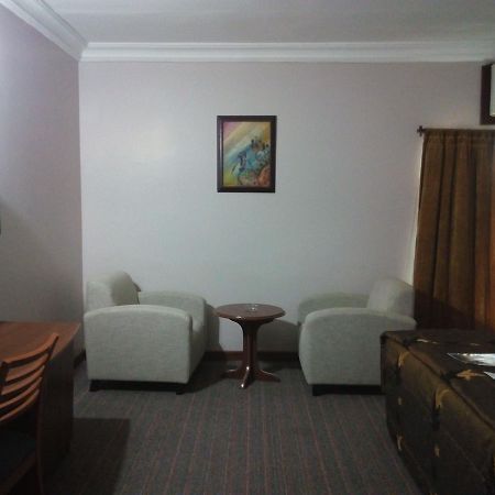 Denis Hotel Abuja Mobushipe Bagian luar foto