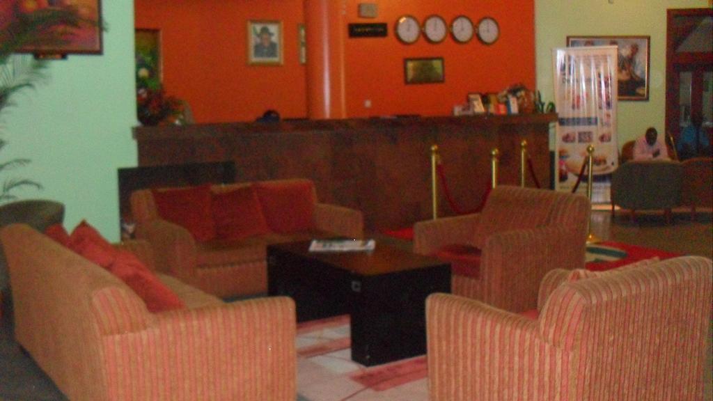 Denis Hotel Abuja Mobushipe Bagian luar foto