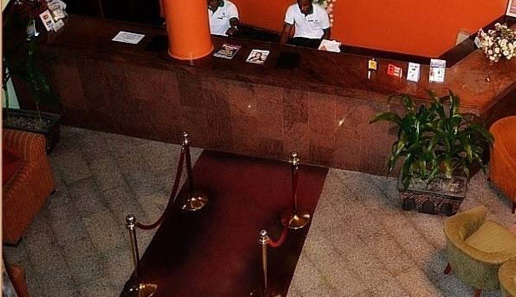 Denis Hotel Abuja Mobushipe Bagian luar foto