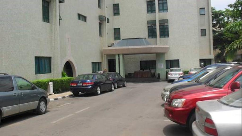 Denis Hotel Abuja Mobushipe Bagian luar foto