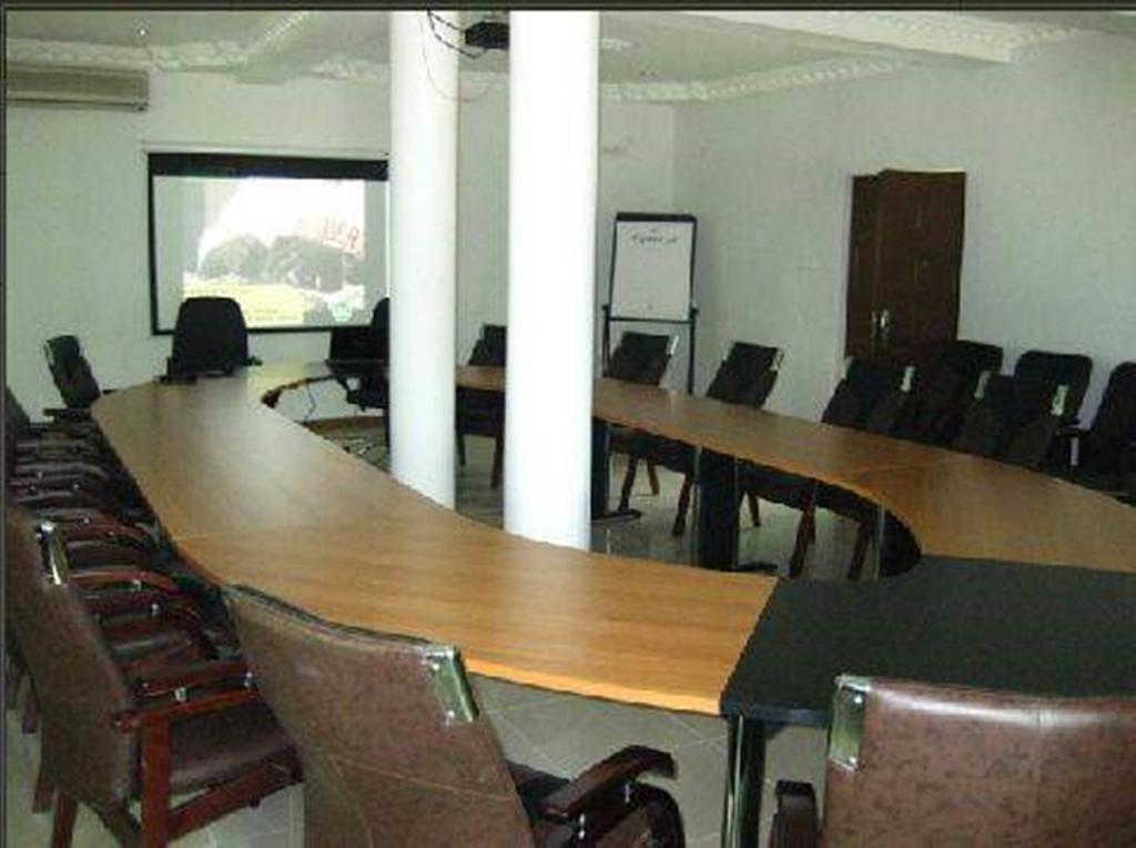 Denis Hotel Abuja Mobushipe Bagian luar foto