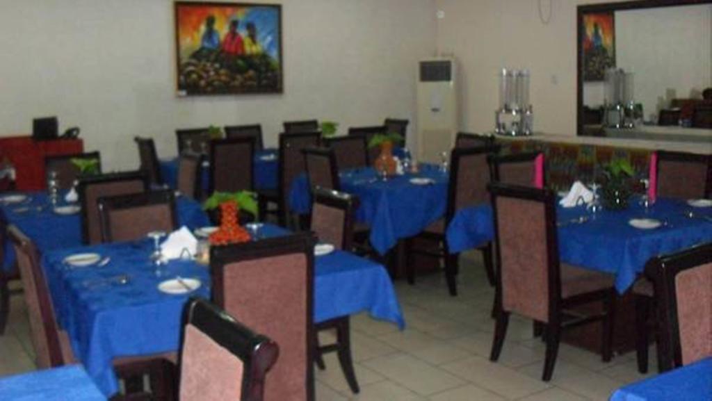 Denis Hotel Abuja Mobushipe Bagian luar foto