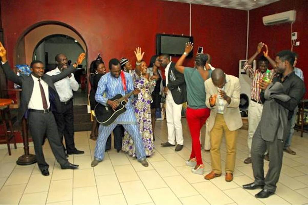 Denis Hotel Abuja Mobushipe Bagian luar foto