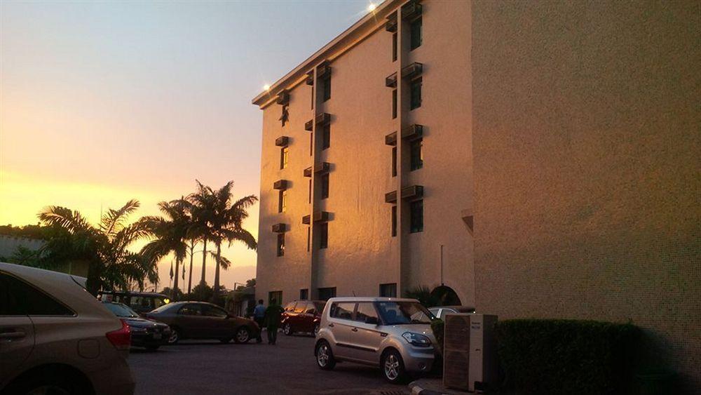 Denis Hotel Abuja Mobushipe Bagian luar foto