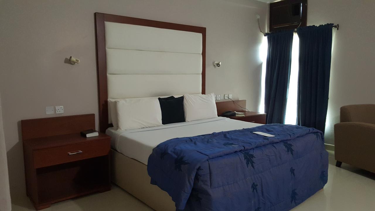 Denis Hotel Abuja Mobushipe Bagian luar foto
