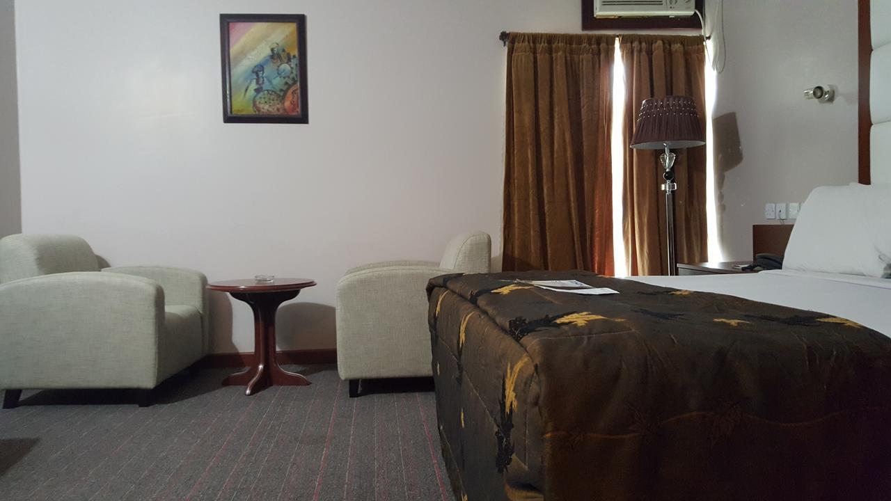 Denis Hotel Abuja Mobushipe Bagian luar foto