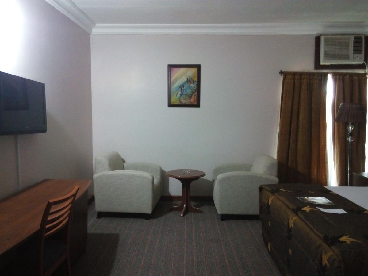 Denis Hotel Abuja Mobushipe Bagian luar foto