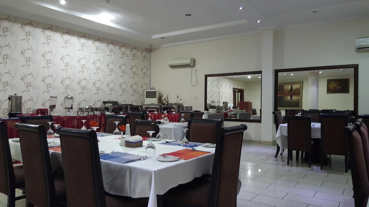 Denis Hotel Abuja Mobushipe Bagian luar foto