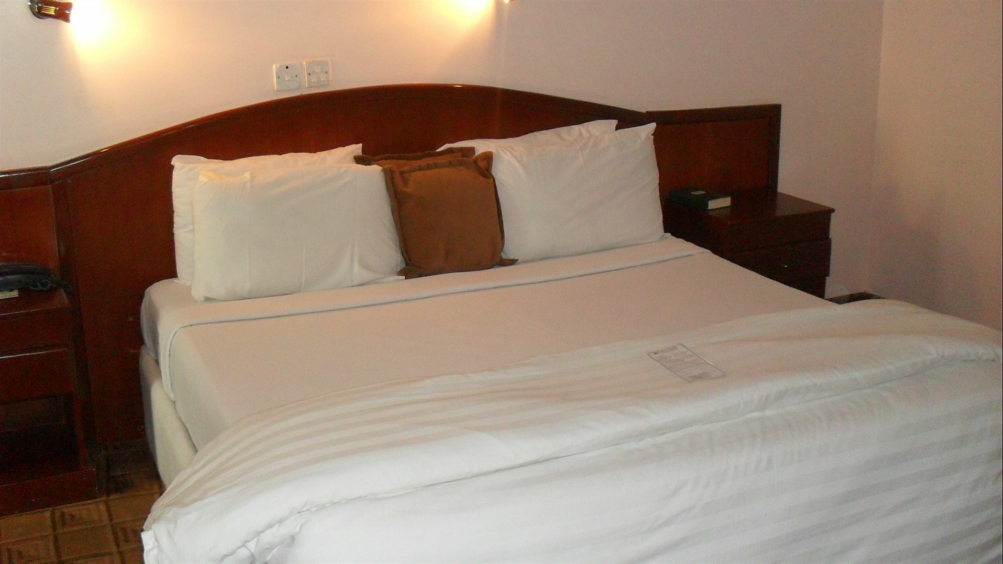 Denis Hotel Abuja Mobushipe Bagian luar foto