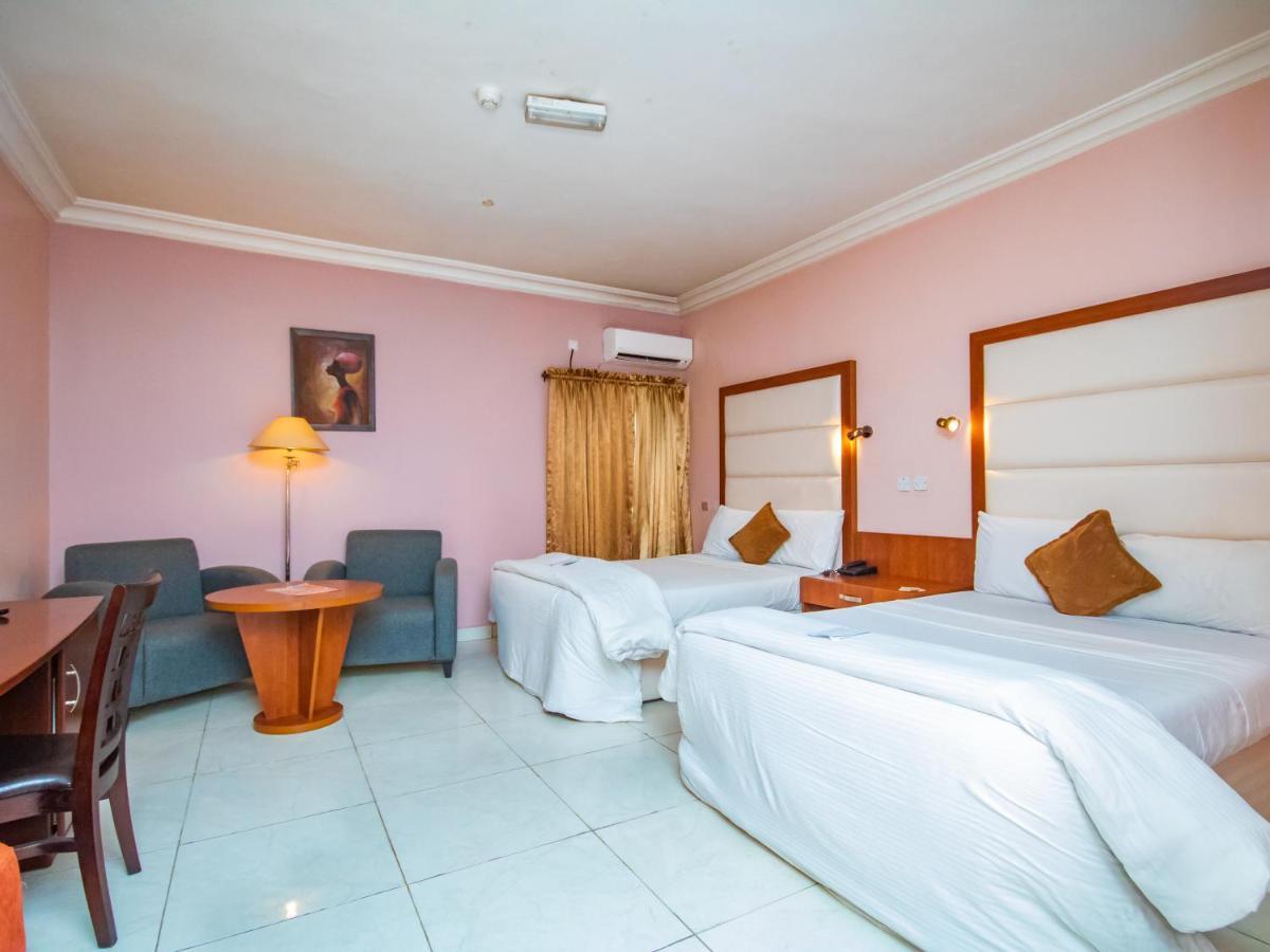 Denis Hotel Abuja Mobushipe Bagian luar foto