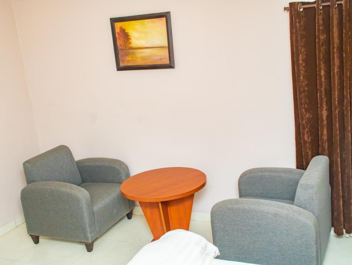 Denis Hotel Abuja Mobushipe Bagian luar foto
